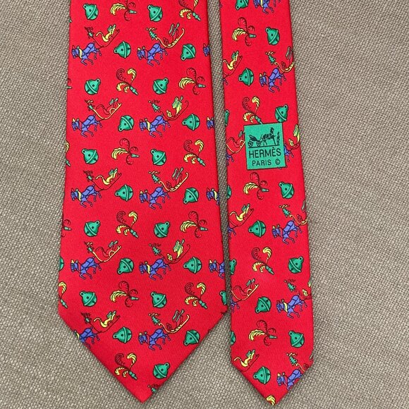100% REAL HERMES TIE ~ BRIGHT RED w FUN CHRISTMAS HOLIDAY HORSE SLEIGH BELL - Picture 2 of 4